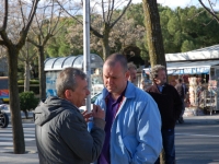 Tom Redmond (L) in discussion with Steve McCann